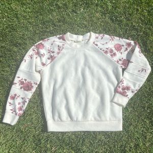 Chloe & Katie cream w/ Rose sleeves crew neck soft